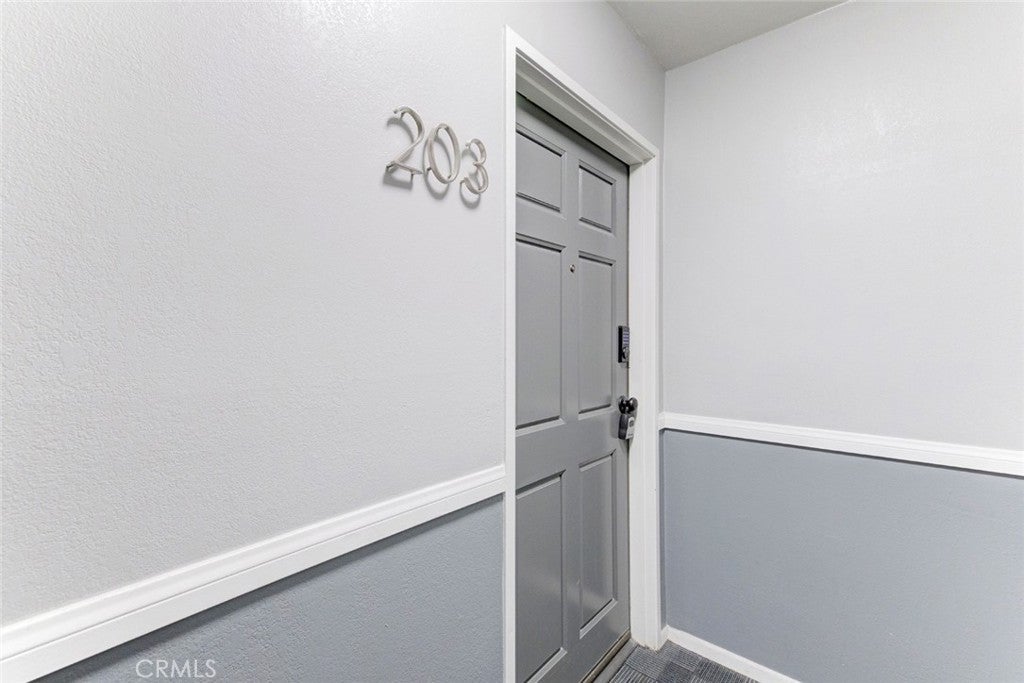 460 Oak Street 203