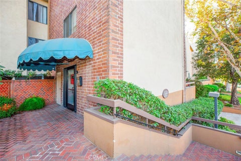Photo of 460 Oak Street #203, Glendale, CA 91204 (MLS # GD26166754)