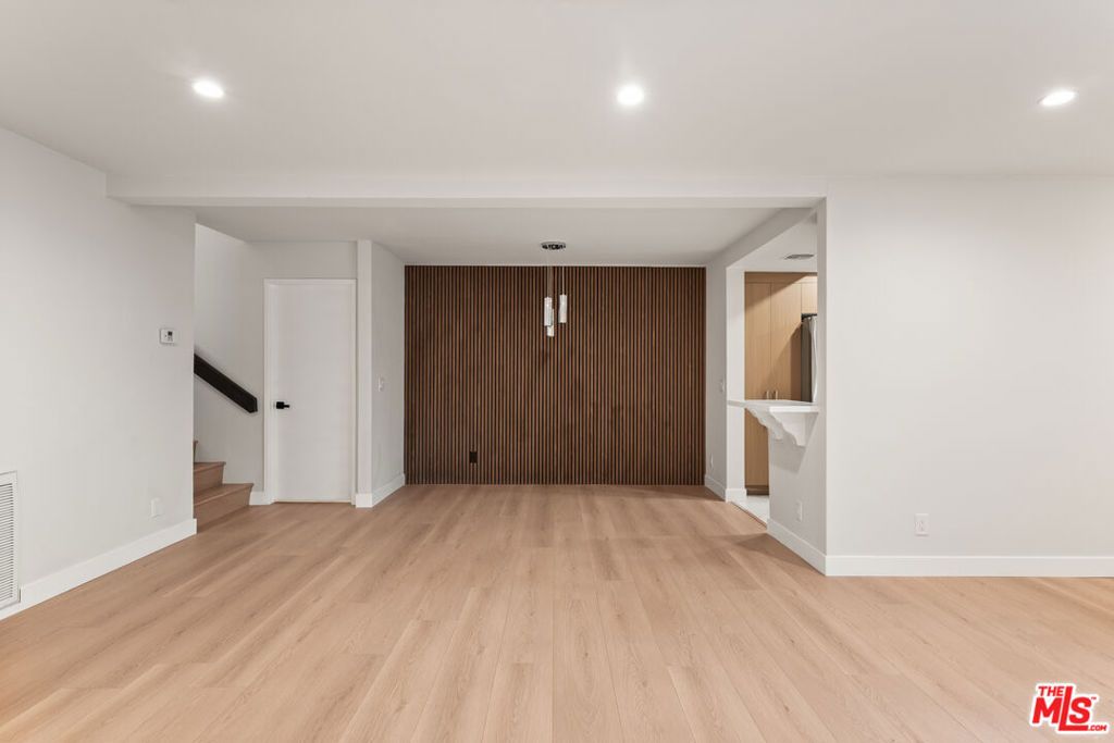 Photo of 21500 Califa Street #185, Woodland Hills, CA 91367 (MLS # 25629199)