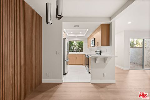 Photo of 21500 Califa Street #185, Woodland Hills, CA 91367 (MLS # 25629199)