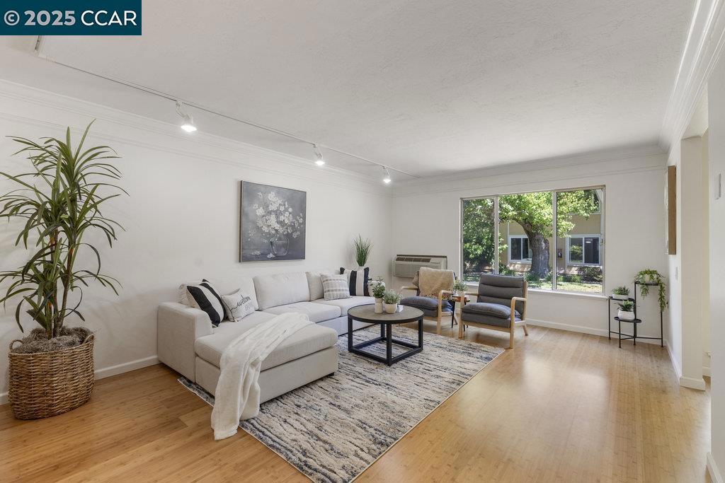 ROSSMOOR - Residential