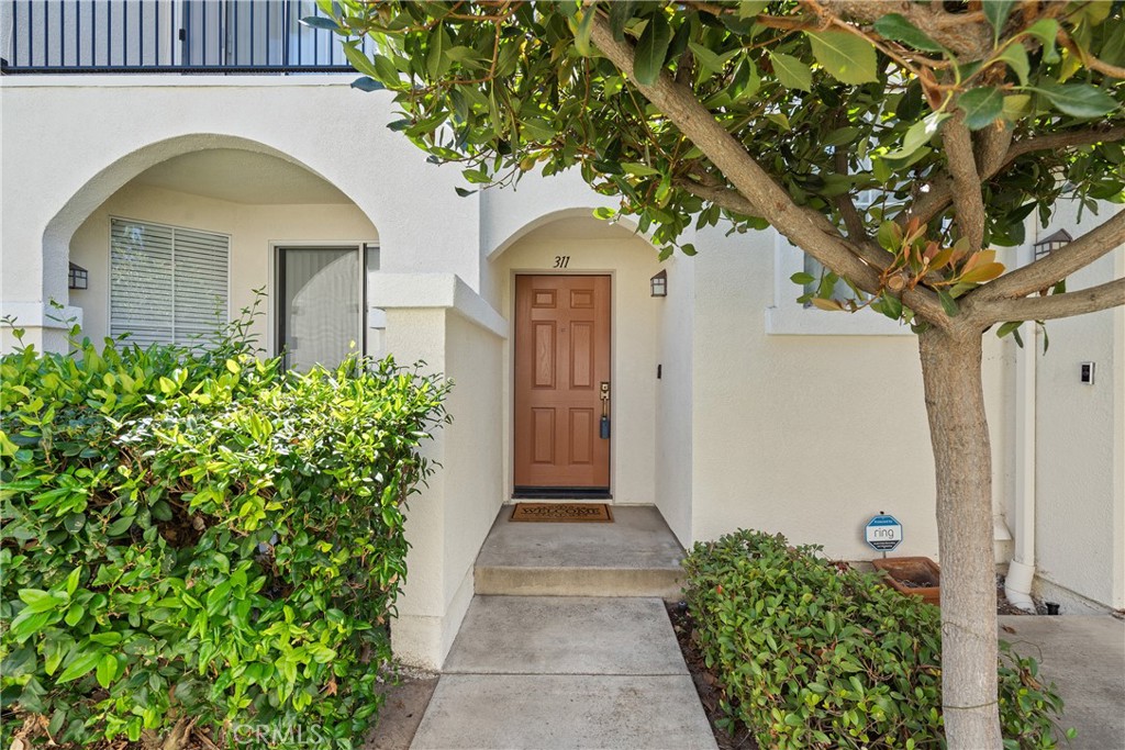 Prime Location in the Heart of Irvine! Welcome to the desirable Oak Creek gated community. This beautifully remodeled townhome offers 1 bedroom, 1.5 baths, and a direct-access garage. Bright and airy with abundant natural light, the home features an open-concept living area, recessed lighting throughout, and a relaxing private patio. The upgraded kitchen boasts modern shaker cabinets, quartz countertops, stainless steel sink and appliances, plus a dining area. The spacious primary suite include with ceiling fan and light and a walk-in closet for added storage. Additional highlights include wood flooring throughout, an EV charger in the garage, and recent upgrades such as a newer A/C, furnace, and water heater. Enjoy resort-style amenities including three sparkling pools, a basketball court, tennis courts, fitness center, and nearby parks. Ideally located within the award-winning Irvine Unified School District, just steps from Oak Creek Elementary, and close to shopping, dining, cafés, and freeway access. Perfect for first-time buyers or anyone seeking a convenient, low-maintenance lifestyle in one of Irvine’s most sought-after neighborhoods. Don’t miss this opportunity, it won’t last!