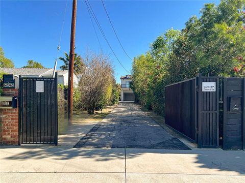 6648 Gaviota Avenue Lake Balboa CA 91406