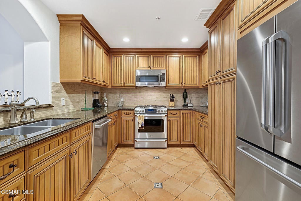 13308 Valleyheart Drive 404