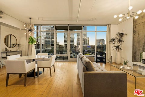 Photo of 1100 S Hope Street #814, Los Angeles, CA 90015 (MLS # 26102609)