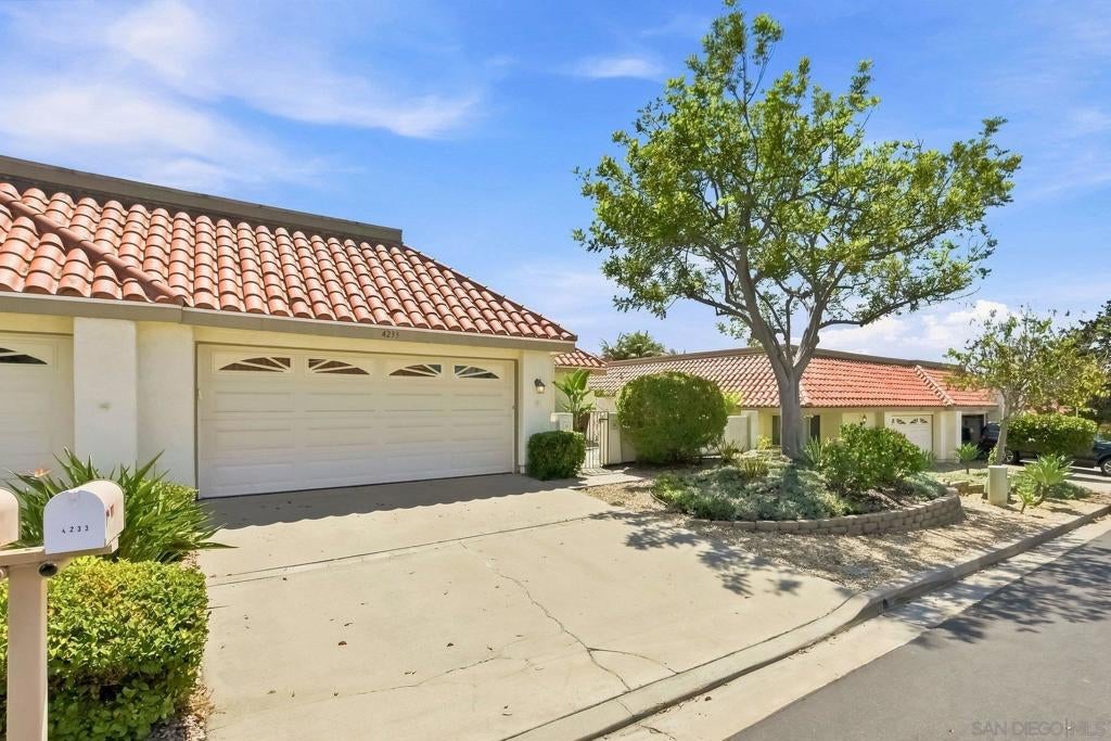 4233 Dawn Ln