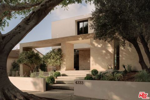 Photo of 4333 Vinton Avenue, Culver City, CA 90232 (MLS # 26793165)