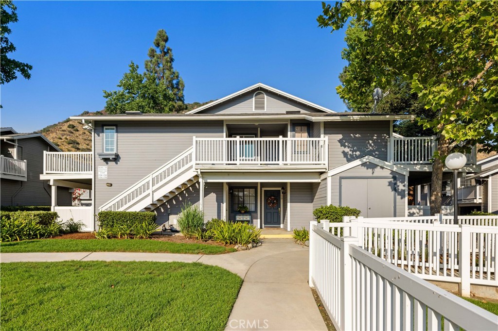 Enjoy the peaceful and quaint community of CRYSTAL CANYON in North Azusa, close to the beautiful San Gabriel Mountains. This comfortable upstairs TWO BEDROOM, TWO FULL BATH CONDO is also an END UNIT. The sliding doors open to the patio/deck with a beautiful view of the Foothills. The living room area also opens to the Den with double doors and another sliding door to the patio, the den is an bonus room besides two bedrooms, could be a third bedroom, or an office or playroom . A breakfast bar separates the Kitchen and Dining Room. You will find the washer and dryer in an enclosed double door Hallway closet. Both roomy Bedrooms face North with views of the Foothills. The Master Bath includes double sinks, a vanity area and a very large walk in closet. There is a newer water heater and central air conditioner. Your home has a one car detached enclosed garage along with a single car open parking space. The community includes a pool, spa and tennis court with lushly landscaped grounds. Water and trash are also included in your HOA monthly fees. Located close to the Goldline, restaurants, shopping, Freeways and highly acclaimed Azusa Pacific University and Citrus College.
New painting, new blinds. This is really something you looking for! Come and make this yours!