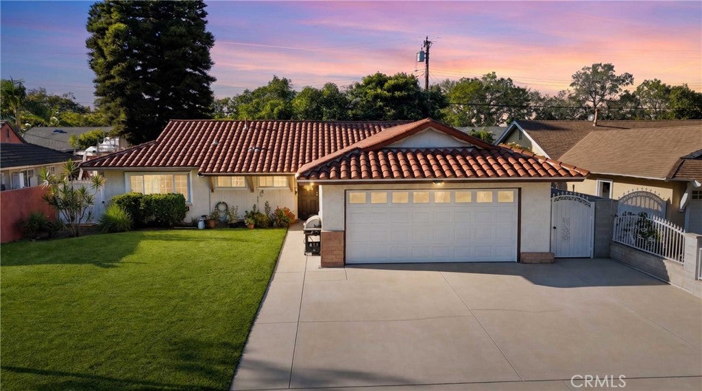2813 W Brook ST, Santa Ana CA 92704