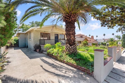 Photo of 634 E Walnut AVE, Burbank, CA 91501 (MLS # IV26129914)