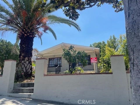 Photo of 634 E Walnut AVE, Burbank, CA 91501 (MLS # IV26129914)