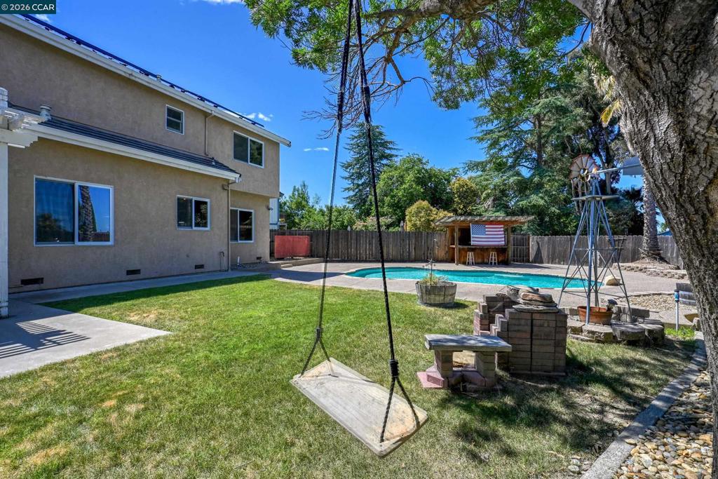 454 Bristol Ct