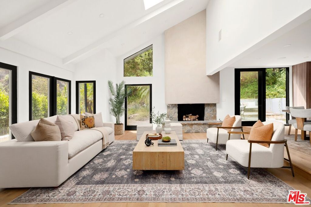 Photo of 1561 Clear View Drive, Los Angeles, CA 90210 (MLS # 26886647)