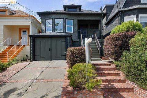 Photo of 4369 Howe St St, Oakland, CA 94611 (MLS # 41132372)