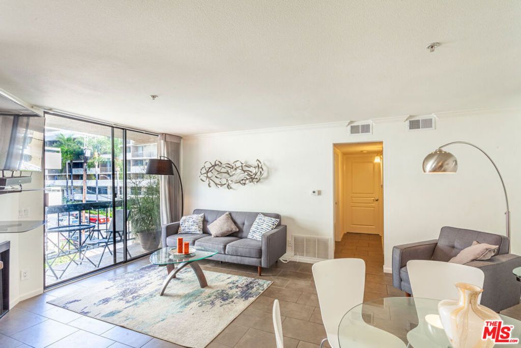 Photo of 7320 Hawthorn Avenue #213, Los Angeles, CA 90046 (MLS # 26652121)