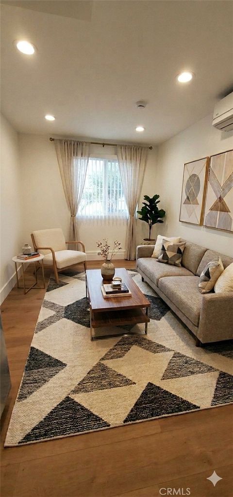 Photo of 23462 Friar Street, Woodland Hills, CA 91367 (MLS # SR26046044)