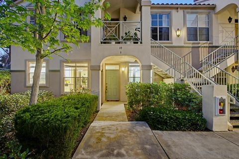 Photo of 3606 Bernwood Pl Pl #9, San Diego, CA 92130 (MLS # 260010156SD)