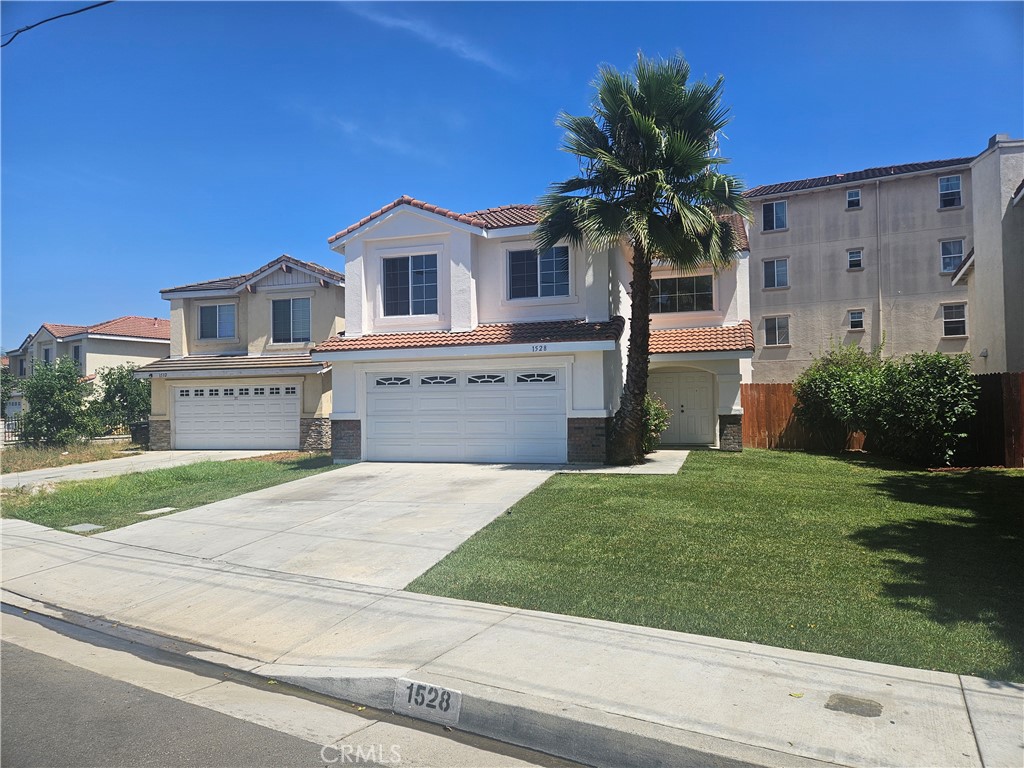 Beautiful 4 bed and 3 bath home close to 3 major freeways, this location is a real hub of Southern California. 18 mins from downtown on the 60 FWY or easily get down to Long Beach or up to Pasadena on the 605 FWY. All new flooring, paint and light fixtures. Sale is by the original builder, held it all these years as a rental and now fixing it up and selling it in 2025.
Nice front and backyard. Granite countertops in the kitchen and bathrooms. Super high cathedral ceilings in the entry; has a great presentation. Large loft upstairs and separate family room and dining room downstairs. Great Floorplan! Full 2 car garage. A/C and Heating. Gas and water meters separate. This is a Single Family Residence with NO HOA !! Not easy to find now a days.
