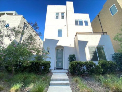 582 Cultivate Irvine CA 92618
