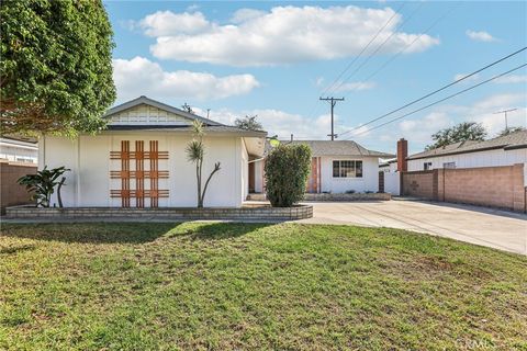 Photo of 4206 Franklin Ave, Fullerton, CA 92833 (MLS # CV26023898)