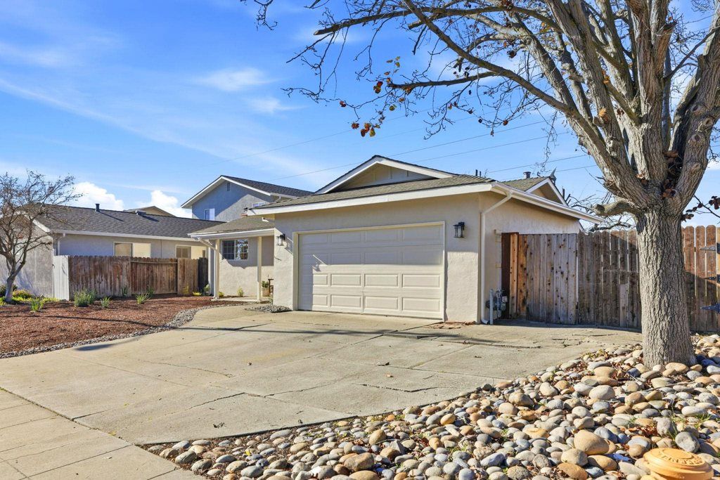 Photo of 2060 Broadmoor St St, Livermore, CA 94551 (MLS # 41121104)