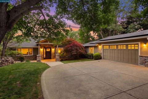 Photo of 181 Alegra Ln Ln, Walnut Creek, CA 94598 (MLS # 41131875)