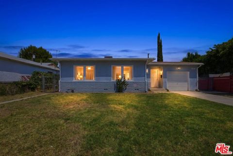 Photo of 7444 Oak Park Avenue, Van Nuys, CA 91406 (MLS # 26833165)