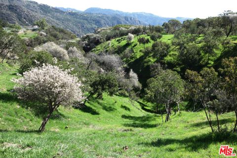 Photo of 524 Moonrise Dr, Malibu, CA 90265 (MLS # 25562089)