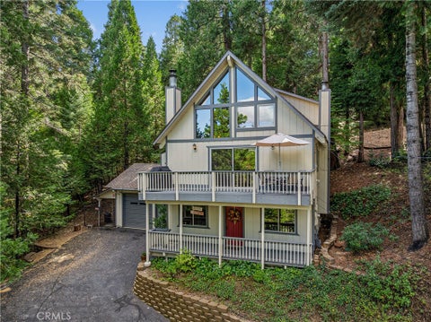 Photo of 28565 Shenandoah Drive, Lake Arrowhead, CA 92352 (MLS # IG26221867)