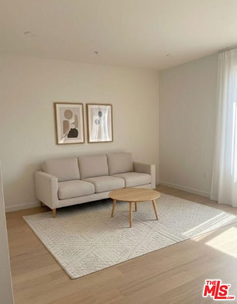 Photo of 904 S New Hampshire Avenue #504, Los Angeles, CA 90006 (MLS # 26662353)
