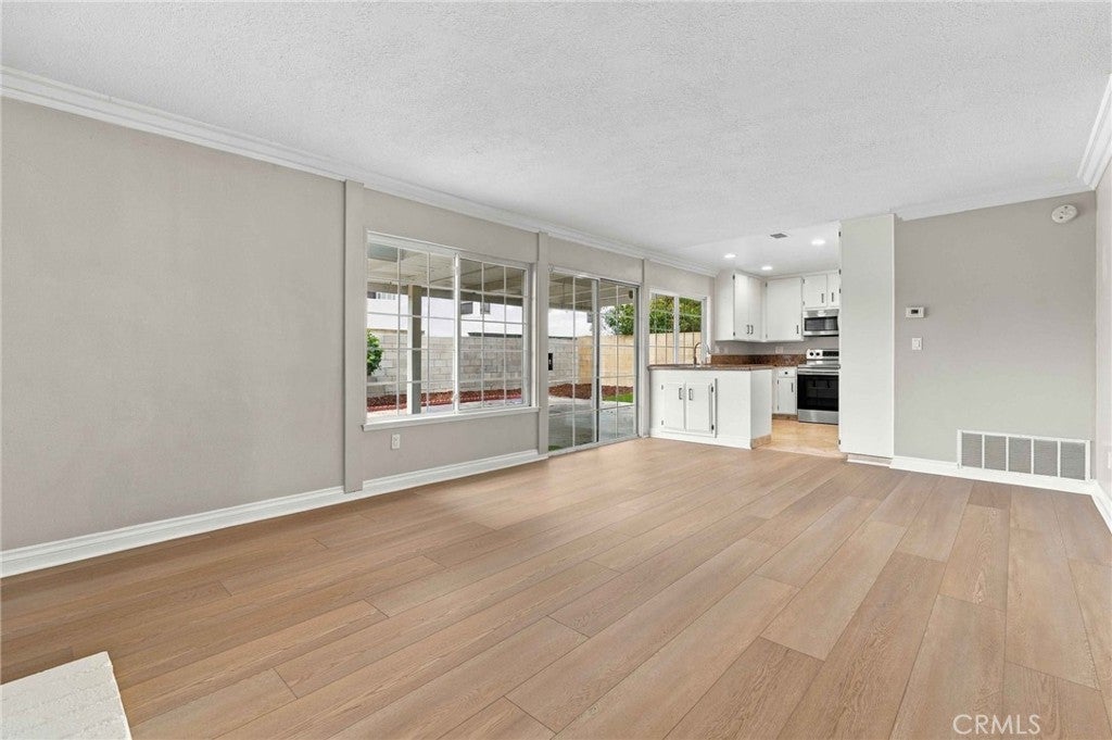 155 S Beth Circle