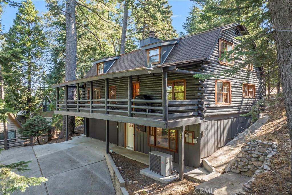 695 Buckingham Square