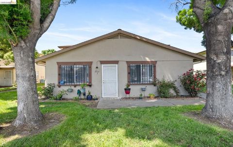 Photo of 2110 Peppertree Way #1, Antioch, CA 94509 (MLS # 41130977)