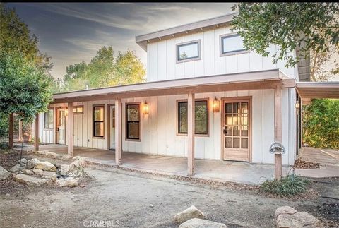 Photo of 32725 Jerome Road, Murrieta, CA 92562 (MLS # SW26088537)