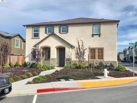 Photo of 417 417 Mystic Ln, Pittsburg, CA 94565 (MLS # 41125564)