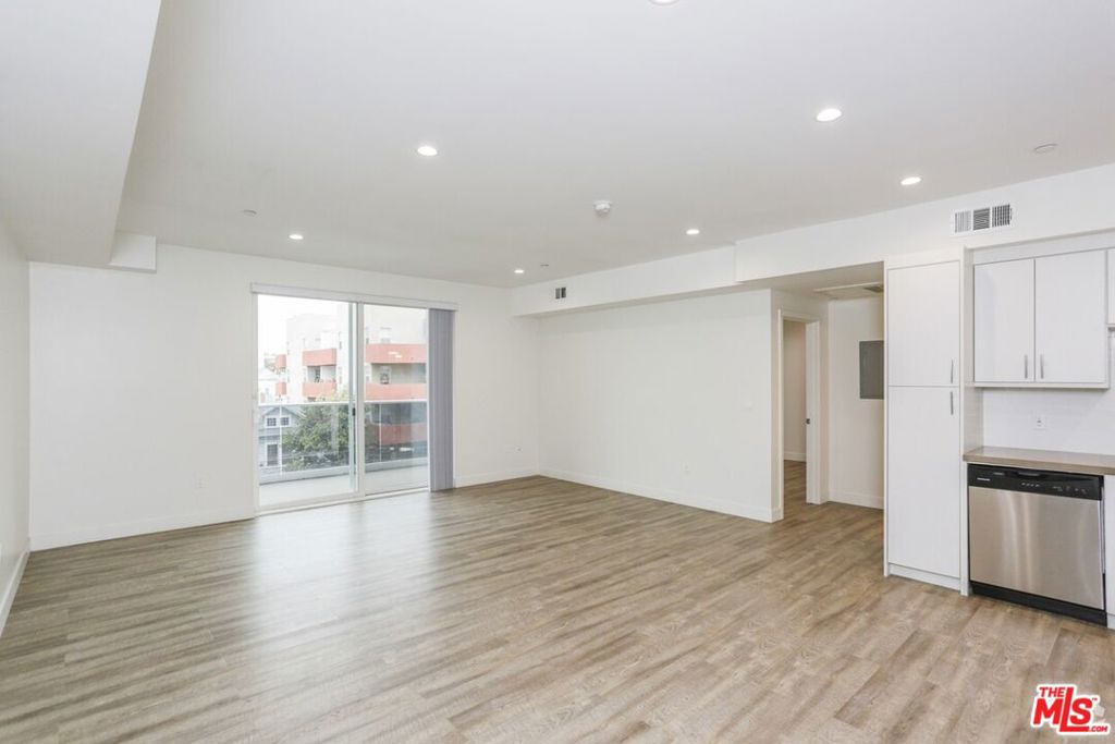 NEWLY BUILT BUILDING. 990 sqft 1 Bed + 1 Bath. In unit Washer & Dryer - Room for OfficeUnit is available unfurnished or furnished for an additional feePLENTY OF SPACE FOR AN OFFICE AS WELLPlease see a virtual tour of the unit.https://my.matterport.com/show/?model=yQmrxnfMTMR&play=1NEWLY built apartment building. Entertain your guests on our beautiful rooftop patio with stunning views of the city.Large 1 bedrooms + 1 bathroom unit. It's a front unit with beautiful views. Very larg living room which can be divided in to office as well.The unit comes with laminated wooden floors, a spacious private balcony, and a central HVAC system. In the newly placed kitchen, we feature new quartz countertops that are paired with custom cabinets that provide ample storage space. The kitchen features stainless steel appliances, including a fridge, stove, microwave, and dishwasher.IN-UNIT WASHER & DRYERThis building has cameras all around the structure as an added measure for tenants. Intercom access. Tenants will also have exclusive access to the gated parking garage.The building is 5 minutes away from Downtown LA. Very close to the entertainment complex known as L.A Live which includes a Regal Cinemas, restaurants such as Wolfgang Puck Bar & Grill, Lawry's Carvery, and Yardhouse. Very close to the shopping center on Figueroa & 7th which includes Target, H&M, Zara, a Gold's Gym, etc. Also, very near to the Staples Center and the Convention Center.