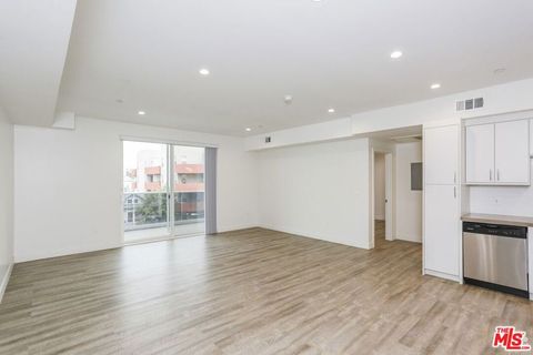 Photo of 744 Hartford Avenue #302, Los Angeles, CA 90017 (MLS # 25589739)
