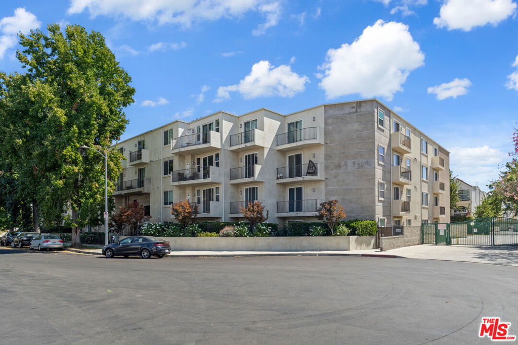 Move-in ready, single-level condo in prime Sherman Oaks! High ceilings, open floor plan, wood-style flooring, and a private balcony create a bright and inviting space. The kitchen features stone countertops, stainless steel appliances, and energy-efficient upgrades including Nest thermostat, LED lighting, double-pane windows, and a tankless water heater. In-unit washer/dryer included.The spacious primary suite offers two walk-in closets, dual sinks, a jetted tub, and separate shower. Two additional bedrooms share a Jack-and-Jill bathideal for guests or a home office. Fresh paint and modern flooring throughout.Built in 2009, this secure and pet-friendly community includes a gym, recreation room, tandem parking, elevators, and surveillance. Located on a quiet cul-de-sac just steps to Ralph supermarket , dining, shopping, and freeways. Low HOA dues cover water, sewer, and trash.Enjoy a low-maintenance, easy-care lifestyle with modern comforts, a newer building, and everything you need close by. Easy to show, easy to tourschedule your private viewing today!