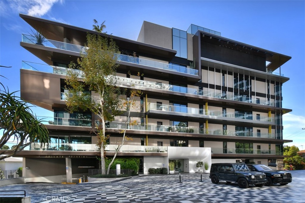 8420 W Sunset Boulevard 403