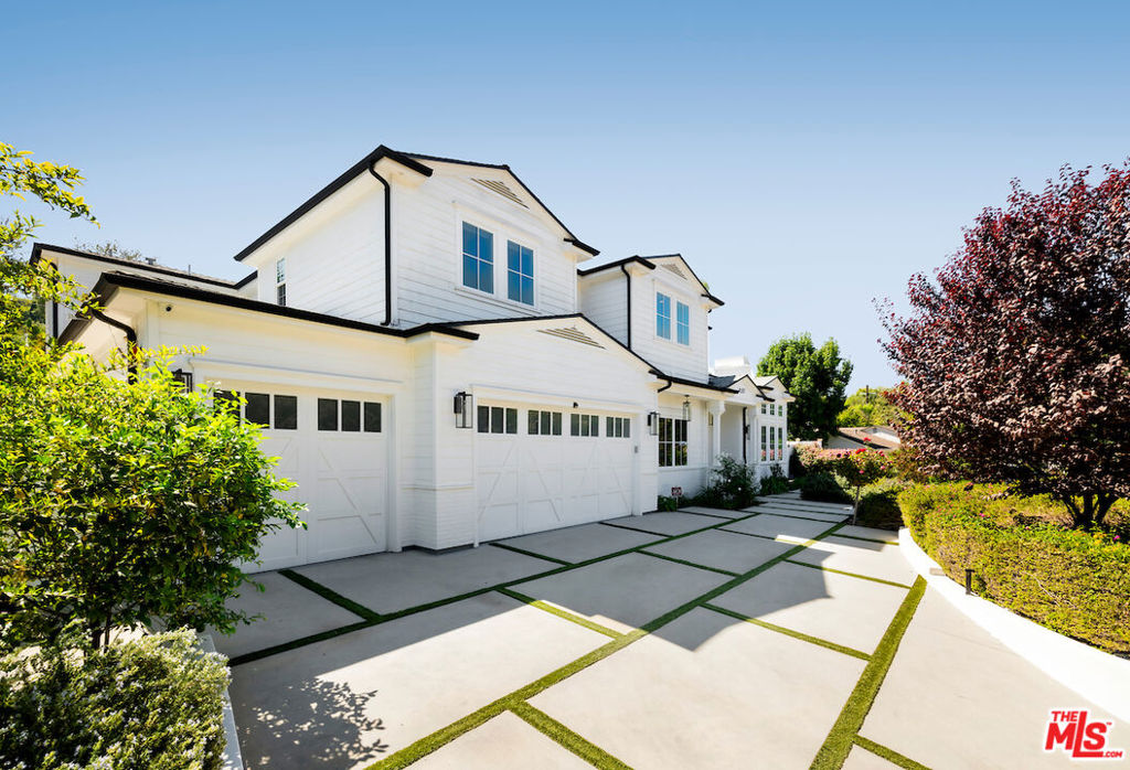 4197 Hayvenhurst Drive