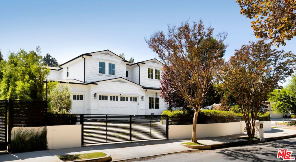 Photo of 4197 Hayvenhurst Drive, Encino, CA 91436 (MLS # 25552329)