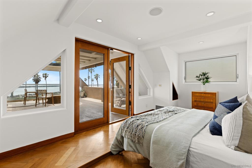 2617 Ocean Front Walk