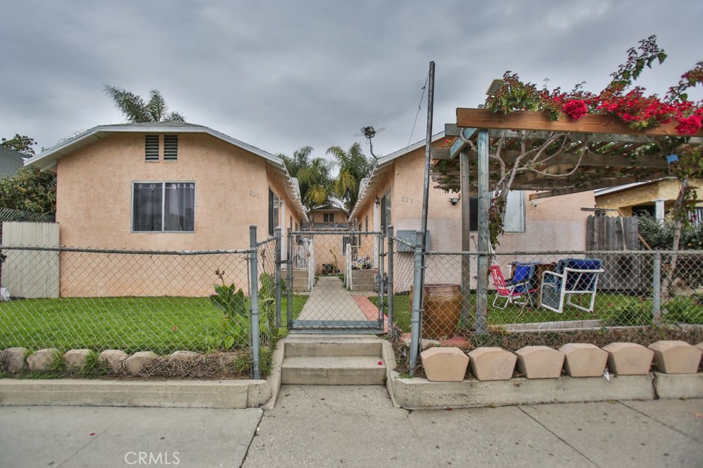 823 W 81st Street