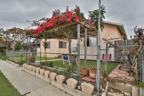 Photo of 823 W 81st Street, Los Angeles, CA 90044 (MLS # OC25224460)