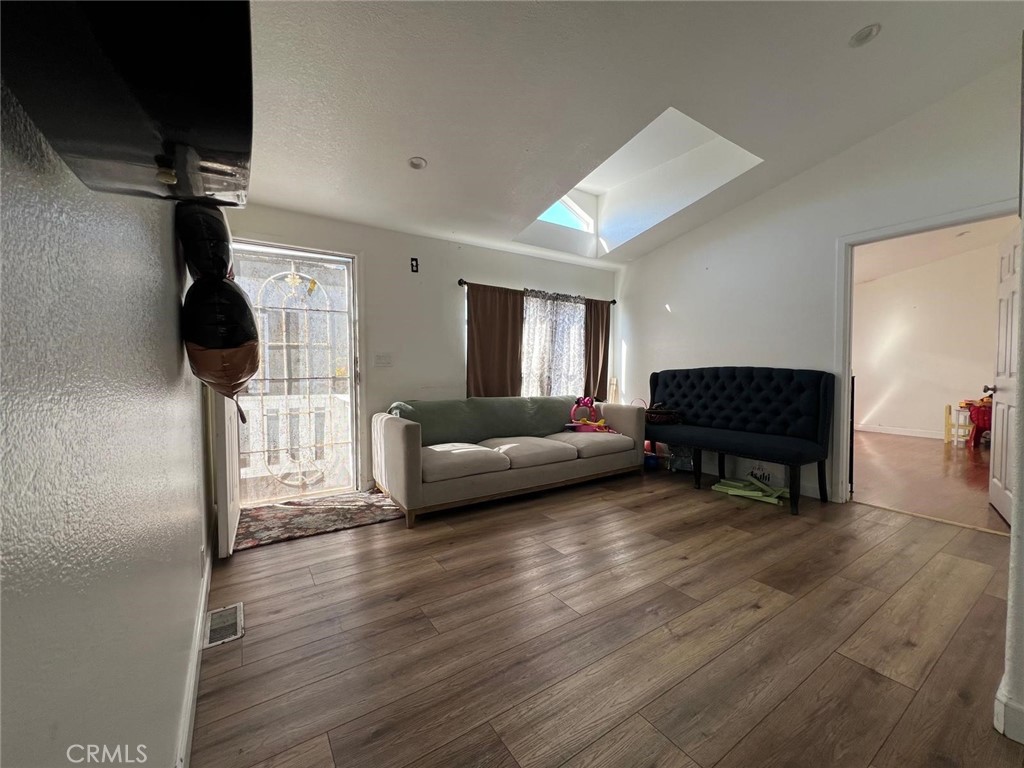 2191 Harbor Boulevard 27