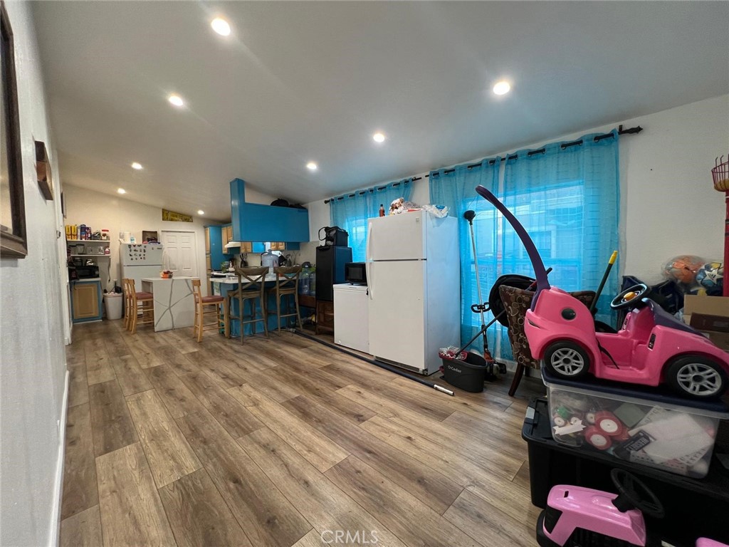 2191 Harbor Boulevard 27