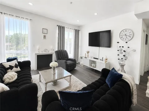 MLS: SR26214681