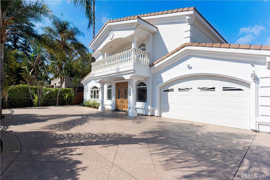 Photo of 5449 Woodman Avenue, Sherman Oaks, CA 91401 (MLS # GD26113304)
