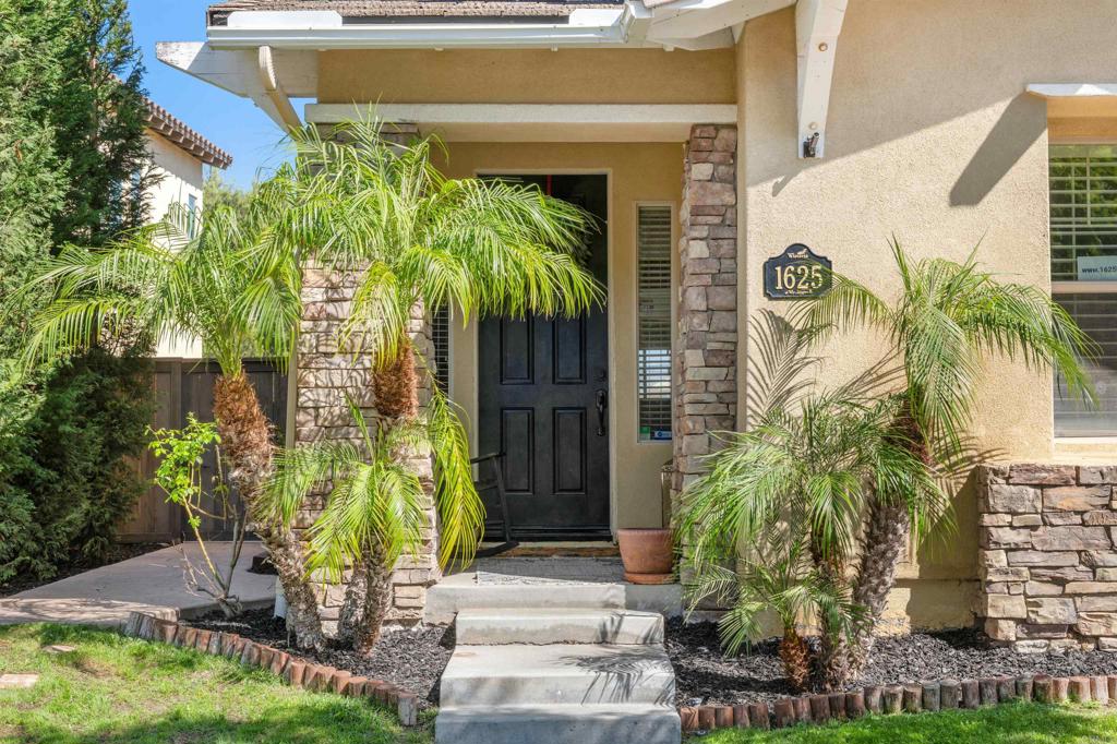 1625 Falling Star Dr