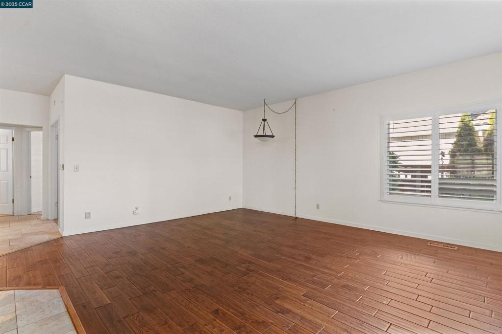 DISCOVERY BAY COUNTRY CLUB - Residential